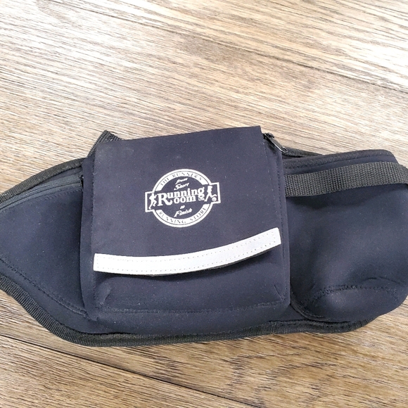 Running Room Accessories - 💥3 for $15💥 Running Room Tune Belt